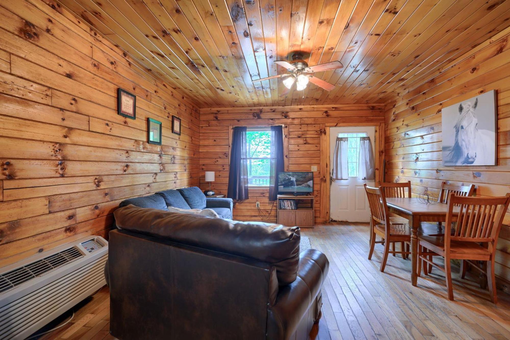 Blue Rose Cabins - Pine Ridge Cabin Logan Exterior foto